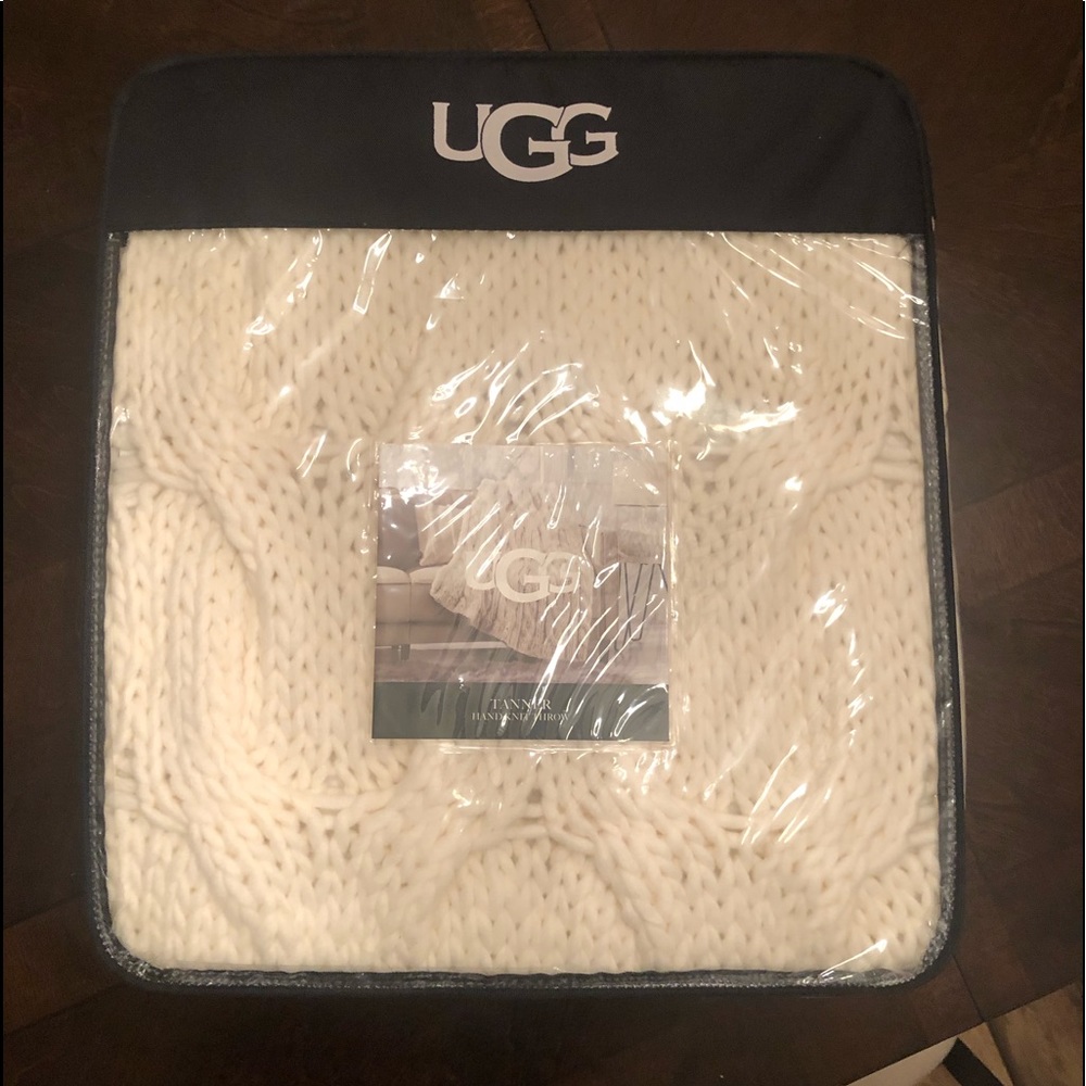 sold Ugg Knit Throw Blanket 50x70 in natural